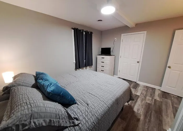 Vermilion House Holiday home *